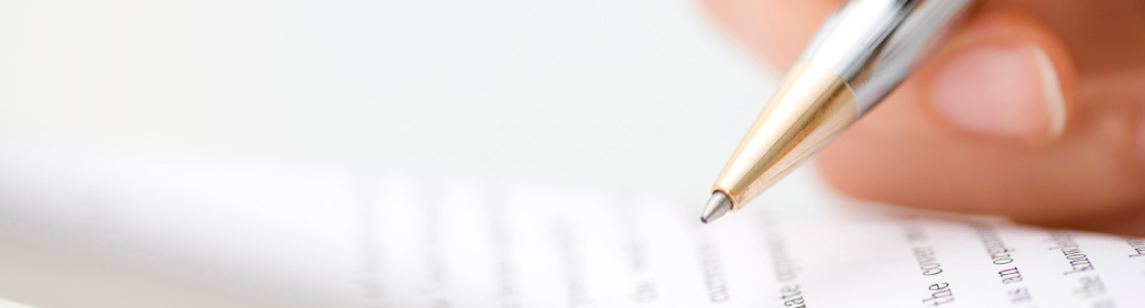 チェックしているイメージ