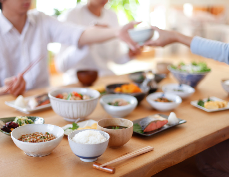 家族の食卓イメージ